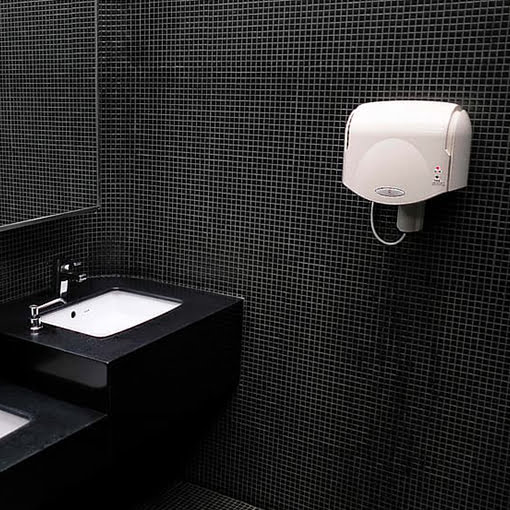 0-Folosirea-uscatorului-de-maini-avantaje-si-dezavantaje