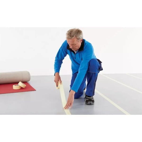 Banda dublu adeziva tesa® 4934, suport textil, transparenta, latime 50mm, lungime 25 metri, uz general, montaj mochete