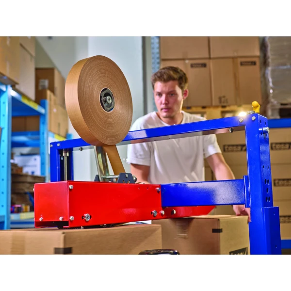 Banda de ambalare autoadeziva, ranforsata tesa® 60013, din hartie, maro, latime 50mm, lungime 25 de metri, certificat FSC