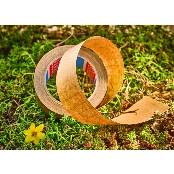 Banda de ambalare autoadeziva, ranforsata tesa® 60013, din hartie, maro, latime 50mm, lungime 25 de metri, certificat FSC