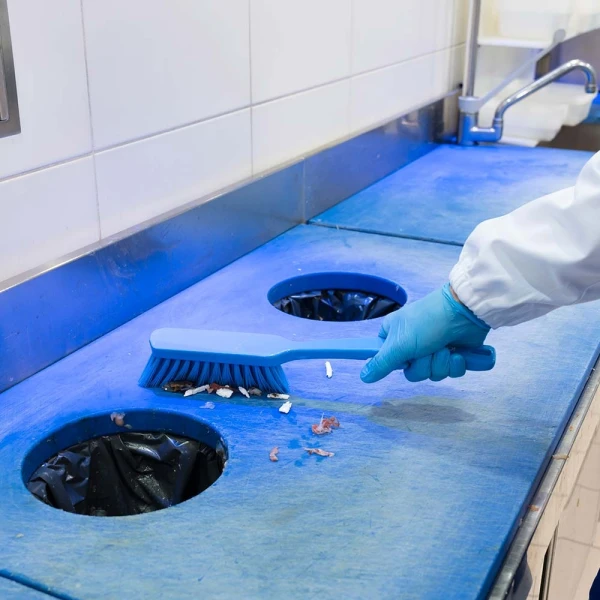 Perie de mana cu maner mediu, duritate medie, alba, rezistenta la 121°C, autoclavare  pentru industria alimentara, certificare HACCP, FDA