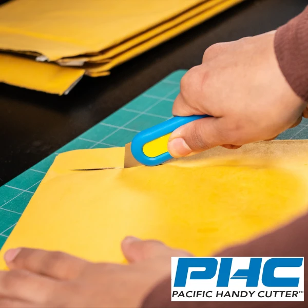 Cutter cu lama din otel-carbon, autoretractabila, VOLO disposable auto-retract safety knife, usor, subtire, rezistent, ergonomic, pentru sarcini de taiere cu volum mare de lucru