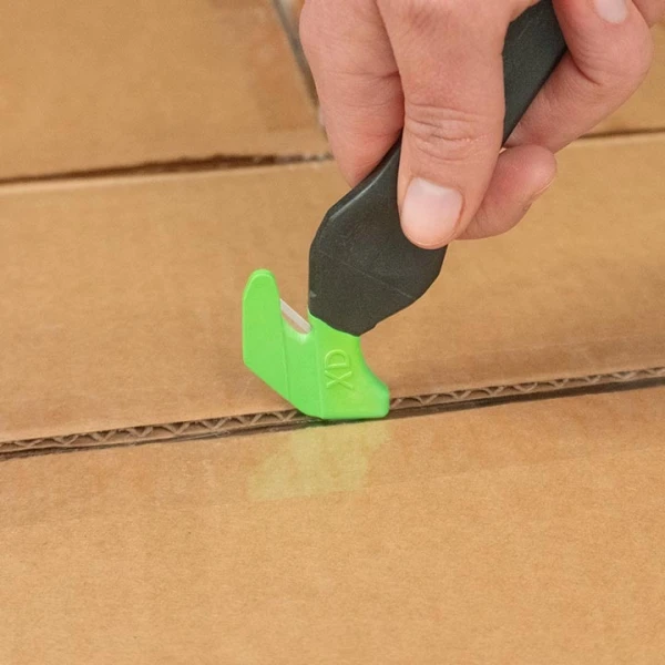Cutter profesional pentru taierea ambalajelor, cu maner 100% din material reciclat, Klever Eco Excel XD, negru, lama din otel, incorporata, in maner, ergonomic, rezistent, Smooth-Kut™
