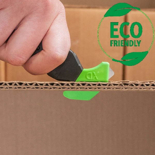 PHC-ECO-4-65EX_Cutter pentru taierea ambalajelor mai groase, cu maner 100% din material reciclat, Klever Eco Excel XD, negru, previne blocarea lamei, tehnologie Smooth-Kut™_aplicatii5 Cutter profesional pentru taierea ambalajelor, cu maner 100% din material reciclat, Klever Eco Excel XD, negru, lama din otel, incorporata, in maner, ergonomic, rezistent, Smooth-Kut™