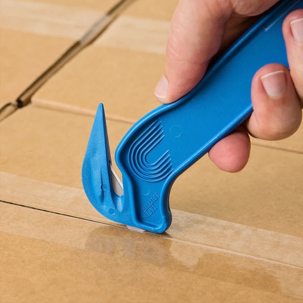 Cutter detectabil de unica folosinta, pentru taierea ambalajelor DFC364MD, lama din inox, incorporata, in maner, ergonomic, rezistent, pentru industria alimentara, pharma