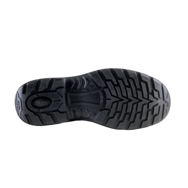 Bocanci Sirin Bastus S3 CI SRC with synthetic fur, abrasion resistance, PU 2D material, bellows type - doubled with spongy material, and lacing through perforations consolidated with metal eyelets.