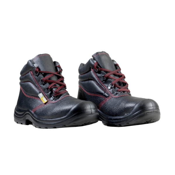 Bocanci Sirin Bastus S3 CI SRC with synthetic fur, abrasion resistance, PU 2D material, bellows type - doubled with spongy material, and lacing through perforations consolidated with metal eyelets.