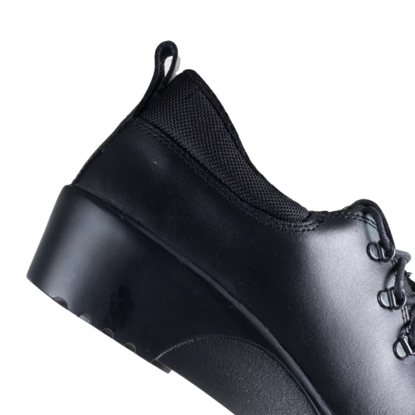 Pantofi Sirin Dapyx S2 SRC,rezistent la abraziune, asigură aerisirea piciorului, lipită din poliuretan dublă densitate, tip burduf - dublată cu material spongios, înșiretare prin perforații consolidate cu capse metalice