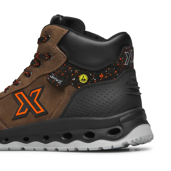 Bocanci Exena Uranus S3 ESD SRC din material textil perforat rezistent la abraziune cu tehnologie Energy PU 2D și limbă tip burduf dublată cu material spongios.